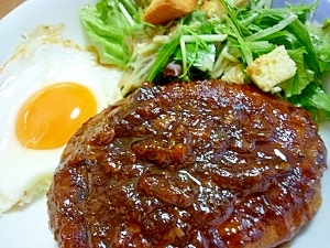 BBQソースで味付け簡単(^-^)ハンバーグ**